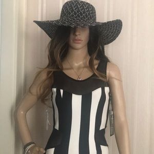 BLK & WHT striped dress w/mesh! Size 2-4